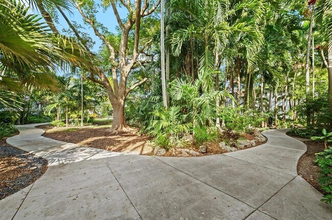 Building Photo - 7865 SW 57th Ave