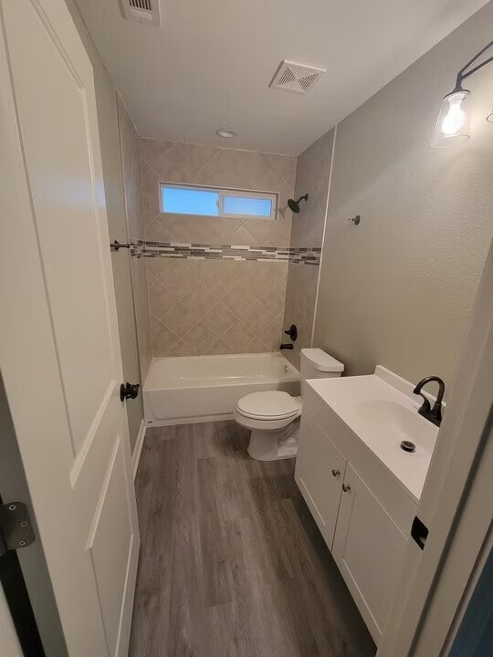 Building Photo - 7966 Fowlie St