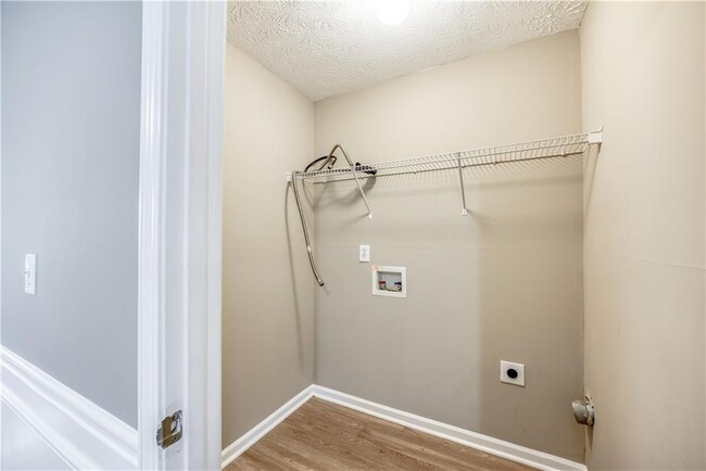 Building Photo - 2913 Vining Ridge Terrace