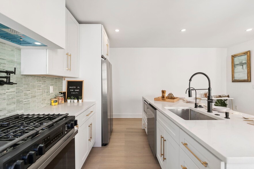 Building Photo - 202 W Wayne Ave