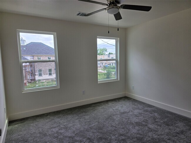 Building Photo - 2142 De Soto St