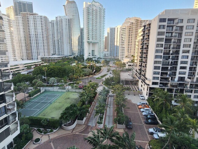 Building Photo - 520 Brickell Key Dr