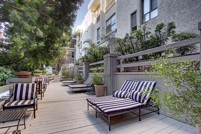 Building Photo - 1440 Veteran Ave