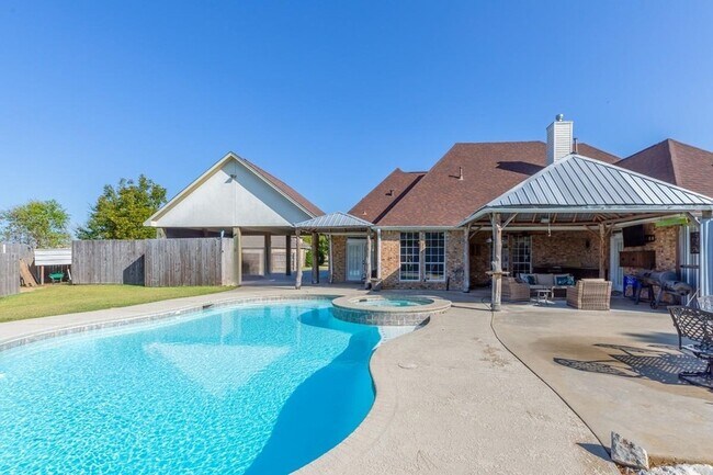 Building Photo - 665 Winchester Dr