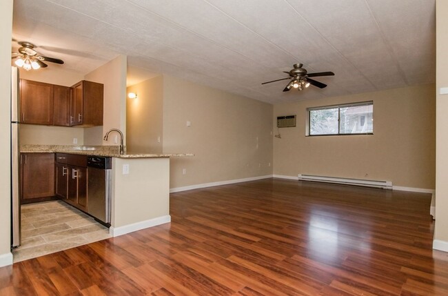 Primary Photo - 43 Burnham St