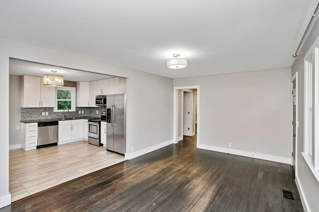 Building Photo - 2129 Crystal Dr