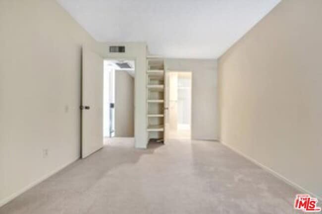 Building Photo - 2909 Arizona Ave