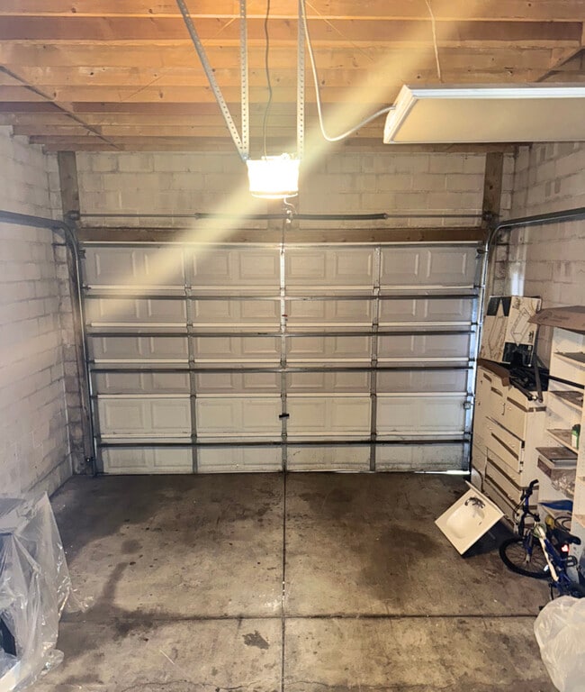 Building Photo - 1814 W Pershing Rd