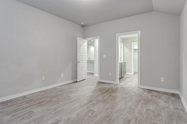 Building Photo - 4405 Montage Blvd