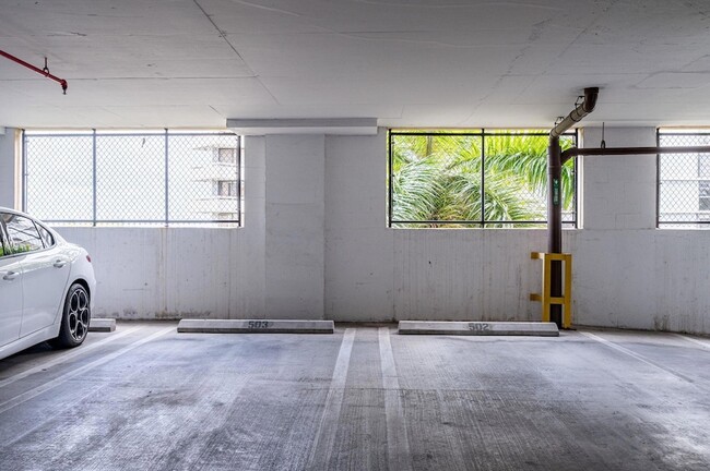 Building Photo - 2475 Brickell Ave