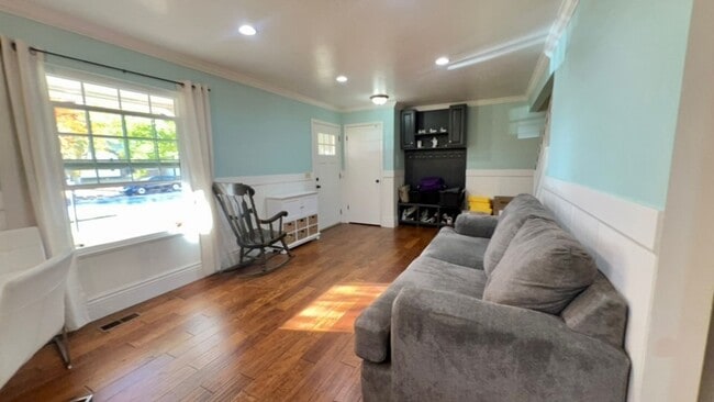 Building Photo - Lovely 3-Bedroom House with Shaded Yard