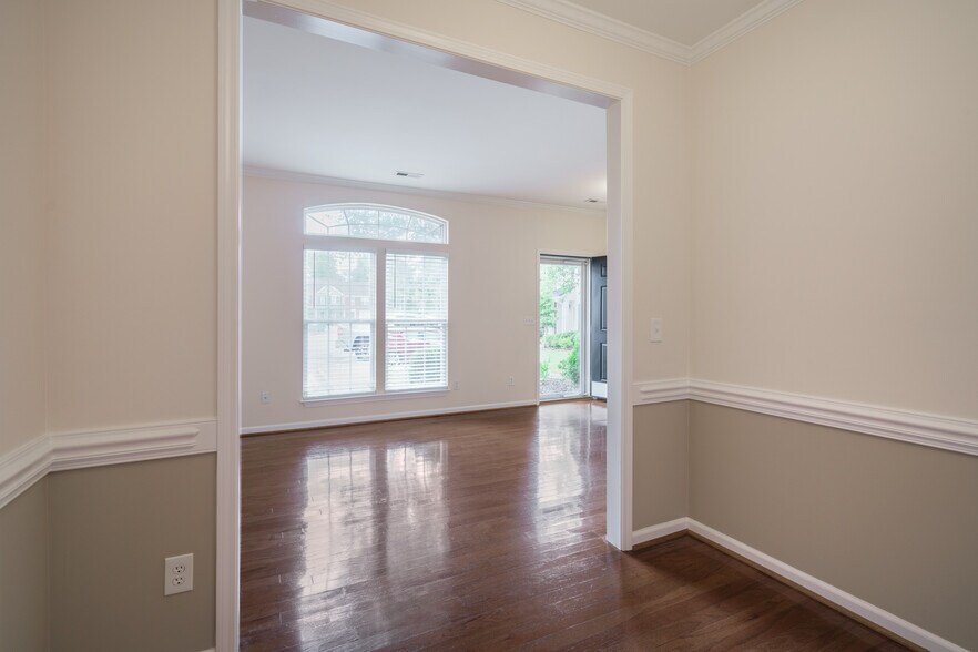 Building Photo - 420 Canewood Pl