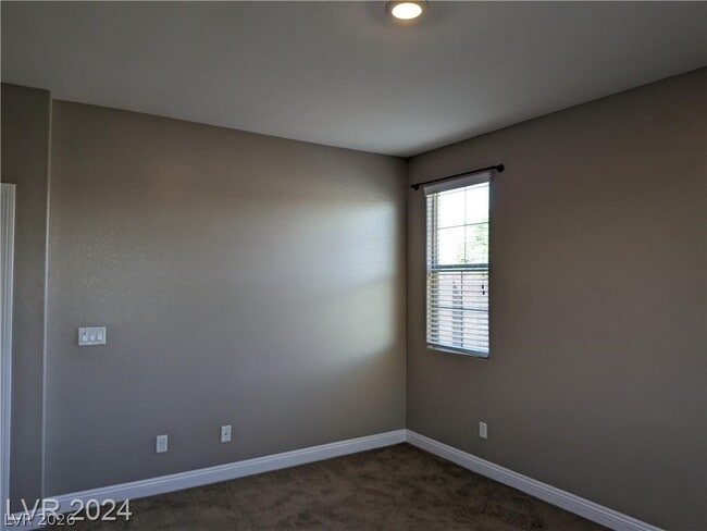 Building Photo - 909 Old Creek Way