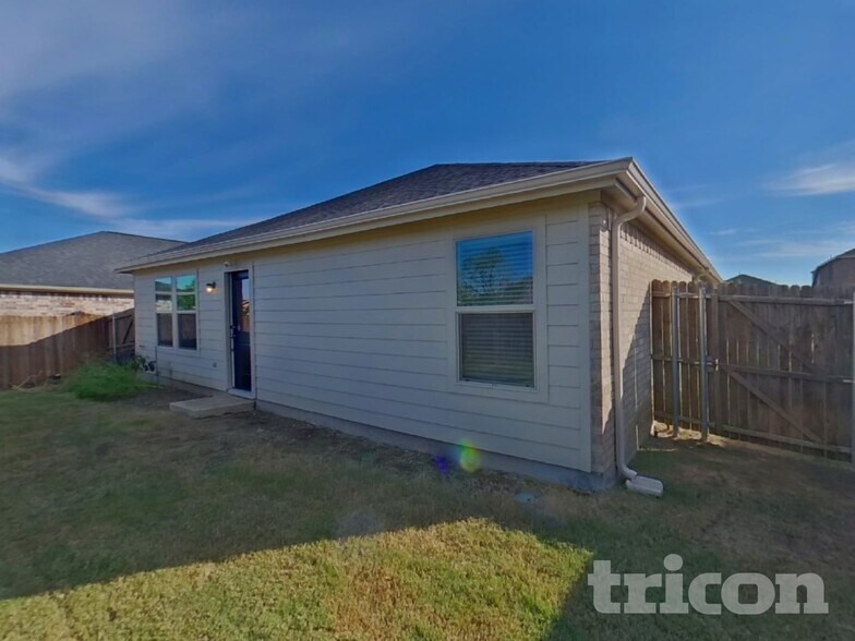 Building Photo - 746 Bayonet St