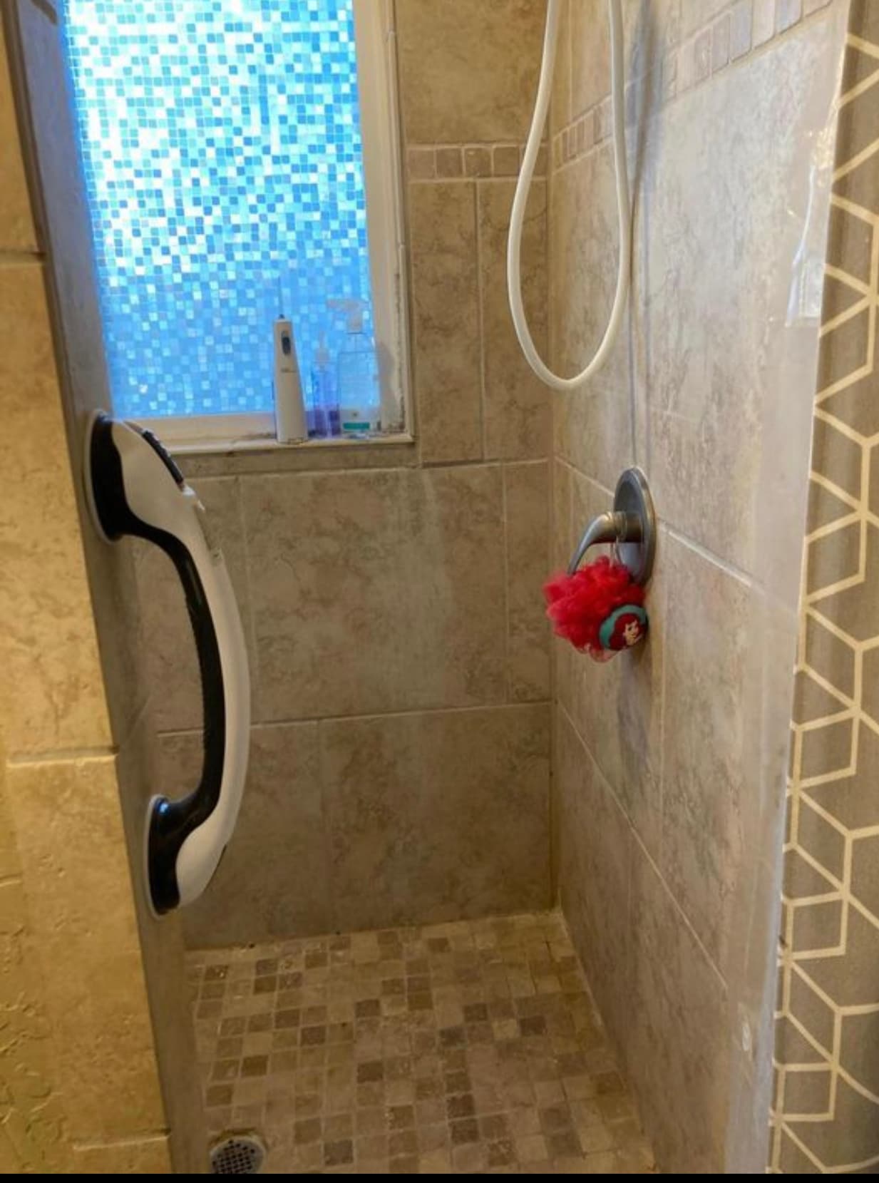 Walk-in shower with seat - 1407 Travis Street