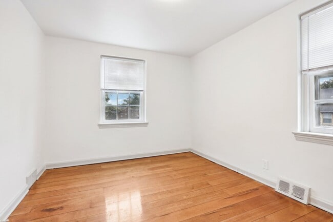 Building Photo - 2800 Woodpipe Ln