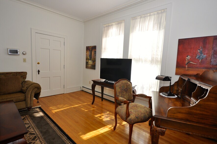 Building Photo - 57 Park St