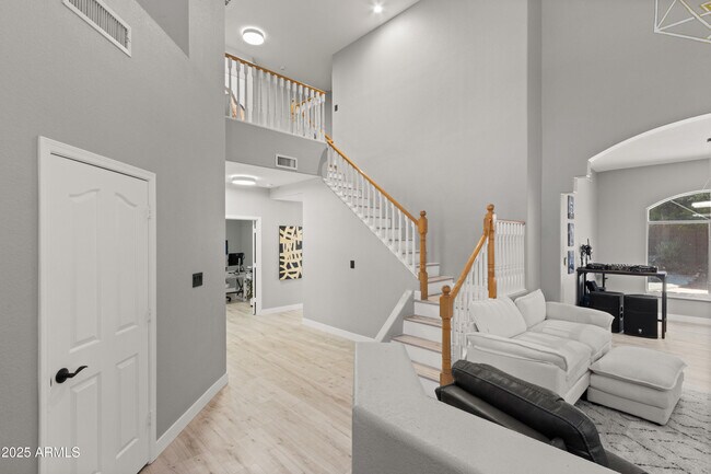 Building Photo - 1018 E Silverwood Dr