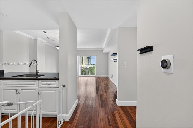 Building Photo - 50 Menores Ave