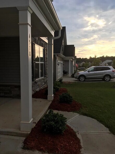 Building Photo - Room in Single Family Home on Dover Ct