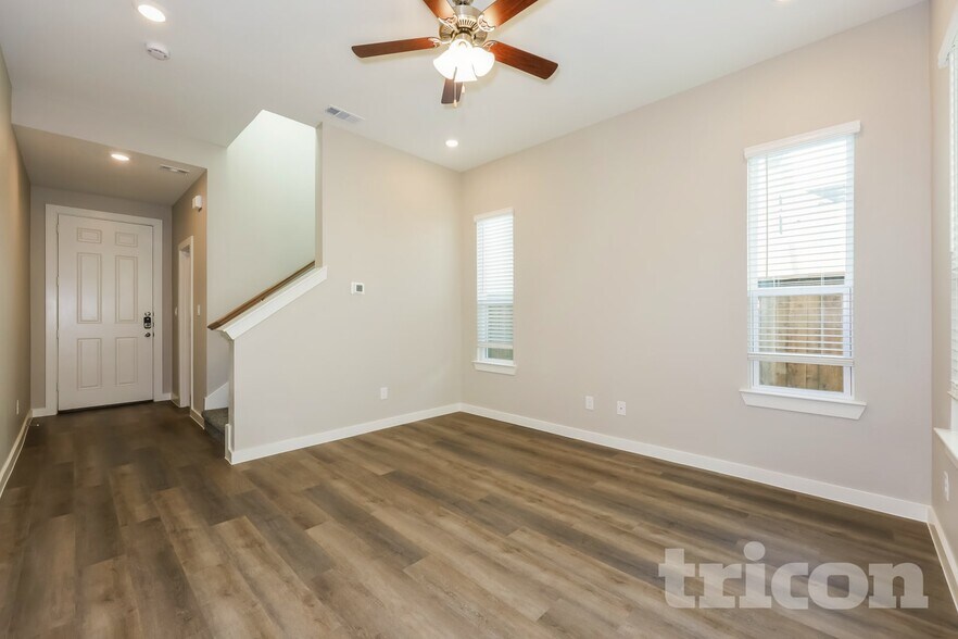 Building Photo - 836 Thorn Hill Dr