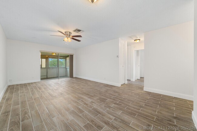 Building Photo - 2567 Dudley Dr E