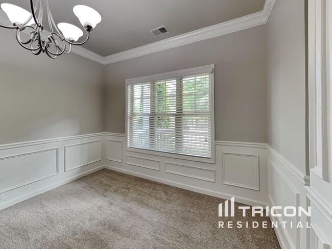 Building Photo - 5030 Glencliff Dr