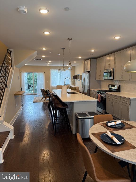 Building Photo - 1651 E Eyre St