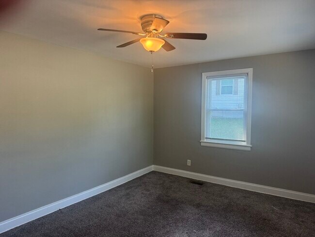 Building Photo - 2833 Colonial Cir