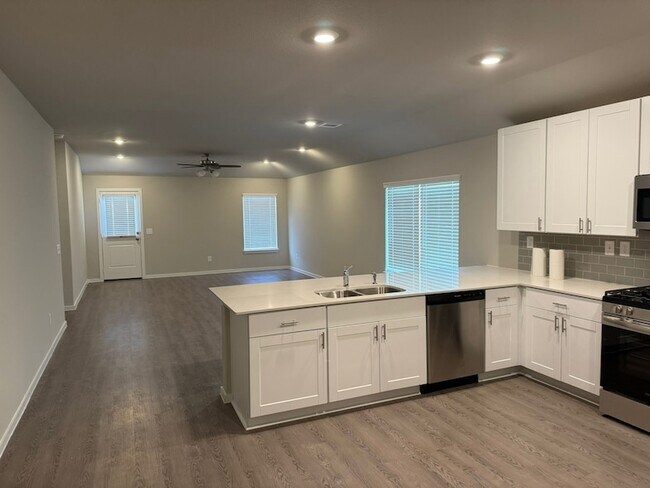 Building Photo - 2027 Summer Night Dr