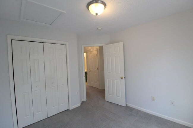 Building Photo - 3 story townhome with fenced in yard for rent in Taylor Springs