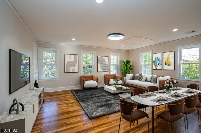 Building Photo - 135 Main St