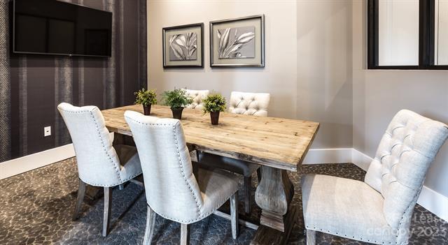 Building Photo - 16408 Holly Crest Ln