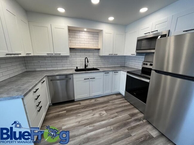 Building Photo - 646 Woodlawn Dr