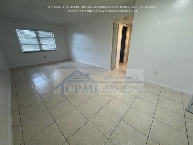 Interior Photo - Lakeview Apartments - 5911 SW 41 St