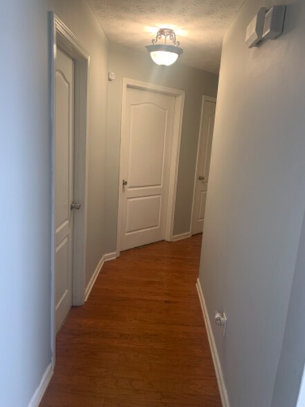 Building Photo - 180 Pebble Brooke Ct