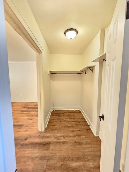 Building Photo - 808 N Main St