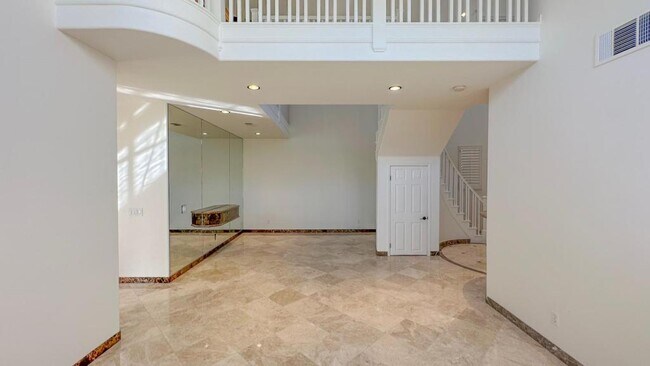 Building Photo - 9 Yale Ct