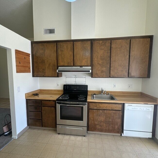 Building Photo - 9362 Mira Del Rio Dr
