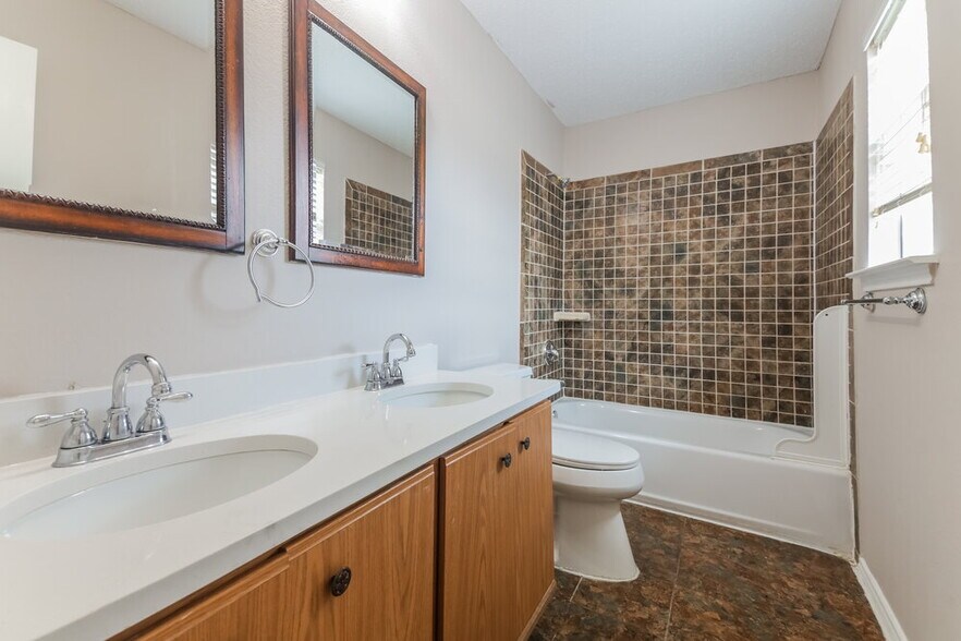 Building Photo - 1112 Beechwood Dr