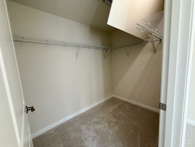 Building Photo - 6 Stratton Dr