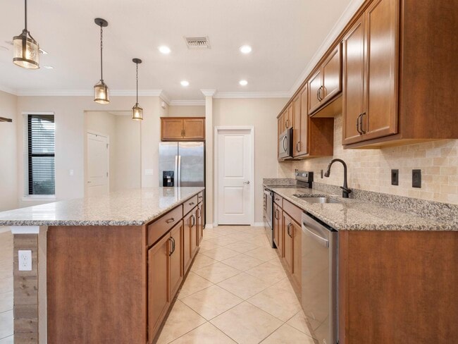 Building Photo - 2366 Byron St