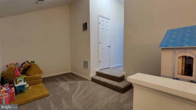 Building Photo - 124 Golden Ash Way
