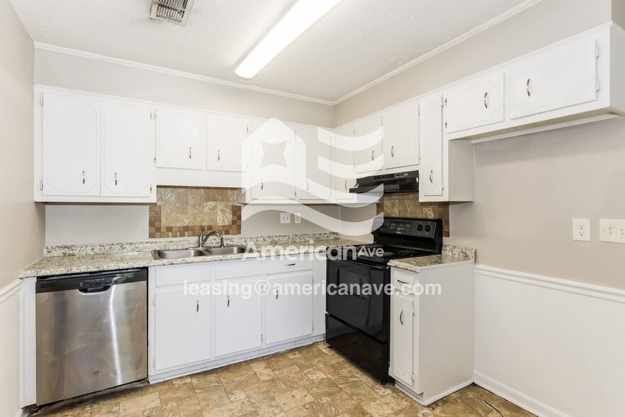 Building Photo - 3414 Aurelia Dr