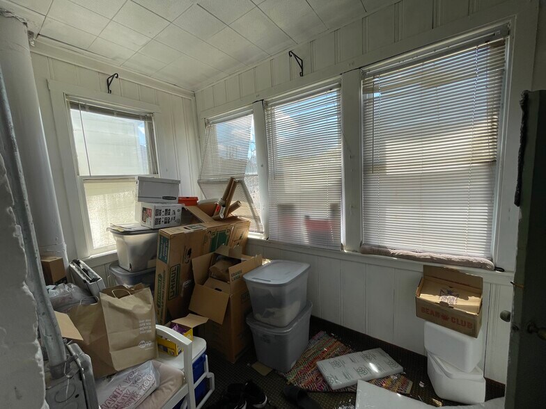 Building Photo - 3144 N Ridgeway Ave