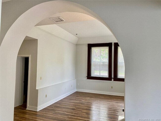 Building Photo - 27 Hillside Pl