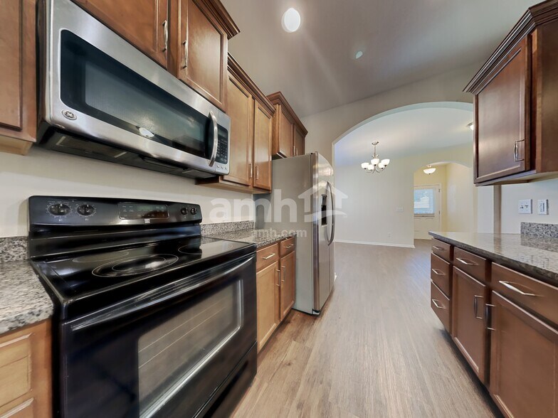 Building Photo - 9469 Bethsaida Ct