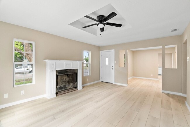 Building Photo - Remodeled 3 Bedroom 2 Bath Home