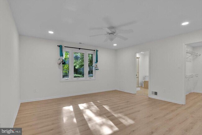Building Photo - 915 Chanticleer