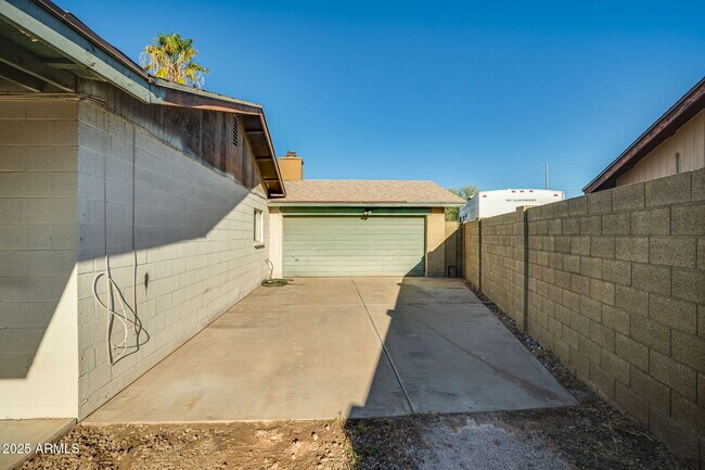 Building Photo - 18443 N 3rd Ave
